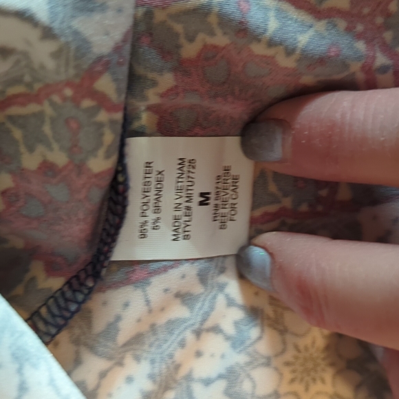 2/$10 Notations top in red, blue, yellow and white geometric design - Picture 5 of 6